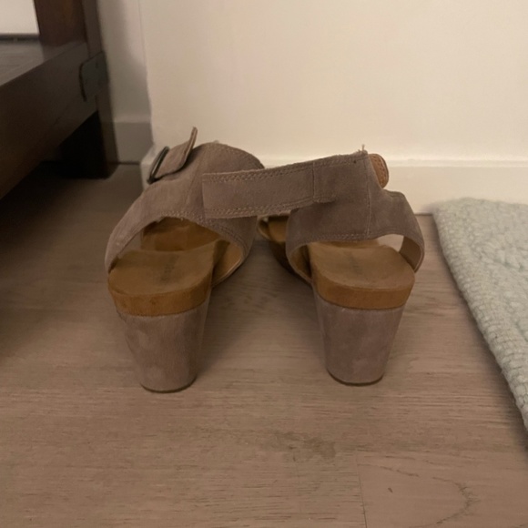 Lucky Brand platform grey suede sandals size 8 with 3" heels - Picture 4 of 4